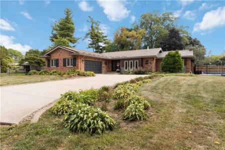 232 PARIS ROAD E, Brantford, 온타리오주 N3R 1J4, 캐나다