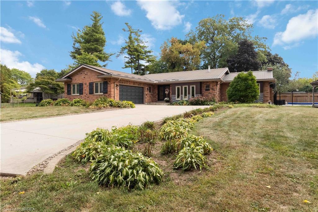 232 PARIS ROAD E, Brantford, 온타리오주 N3R 1J4, 캐나다