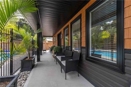 232 PARIS ROAD E, Brantford, 온타리오주 N3R 1J4, 캐나다