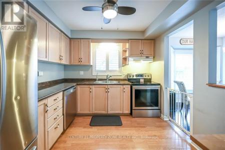 40 FRANCES AVENUE, Hamilton (stoney Creek), Ontario L8E 5V6, Canada