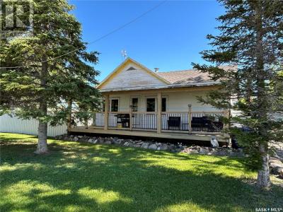 3 COTEAU AVENUE, Halbrite, Saskatchewan S0C 1H0, Canada
