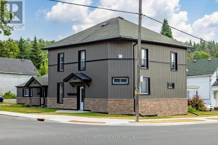 203 CARLISLE AVENUE, Peterborough (ashburnham Ward 4), Ontario K9H 1J7, Canada