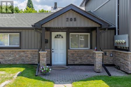 203 CARLISLE AVENUE, Peterborough (ashburnham Ward 4), Ontario K9H 1J7, Canada