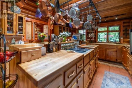 3272 ROPER ROAD, Nanaimo, British Columbia V9G 1C4, Canada