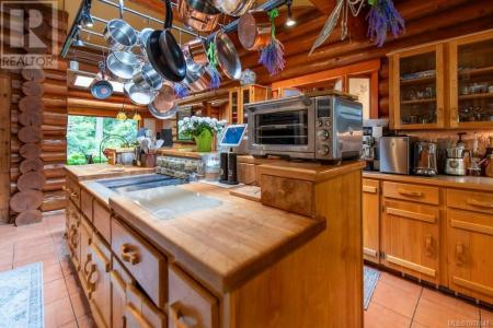 3272 ROPER ROAD, Nanaimo, British Columbia V9G 1C4, Canada