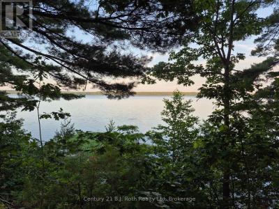 1379 CHAMPLAIN ROAD, Tiny, Ontario L9M 0C1, Canadá