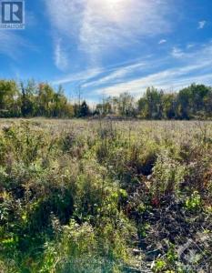 26 HONEY BEE GROVE, Ottawa, Ontario K0A 2Z0, Canada