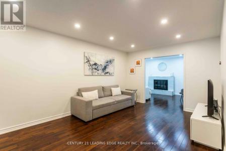 49 HARRINGAY CRESCENT, Toronto (l'amoreaux), 安大略省 M1W 1Z4, 加拿大
