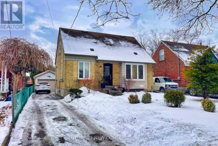 17 ATHABASKA AVENUE, Toronto (newtonbrook East), 安大略省 M2M 2T6, 加拿大