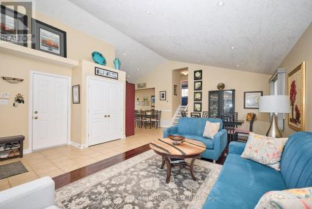 222 DORCHESTER DRIVE, Grimsby (grimsby East), Ontario L3M 5K8, CANADÁ