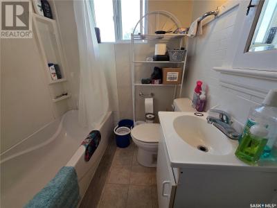 420 9TH AVENUE NW, Swift Current, Saskatchewan S9H 1B1, Canada