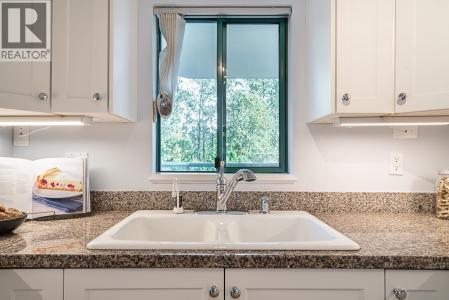 338 TAYLOR WAY, West Vancouver, British Columbia V7T 2Y2, Canada