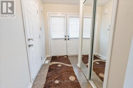 4 PARISIAN ROAD, Brampton (vales Of Castlemore), オンタリオ L6P 2S8, カナダ