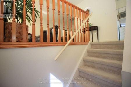 893 LAWSON ROAD, London North (north I), Ontario N6G 4X4, Canadá