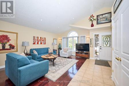 222 DORCHESTER DRIVE, Grimsby (grimsby East), Ontario L3M 5K8, Canada