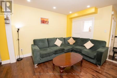 32 SUMMERDALE CRESCENT, Brampton (fletcher's Meadow), Ontario L6X 4V8, Canada