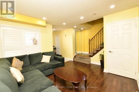 32 SUMMERDALE CRESCENT, Brampton (fletcher's Meadow), Ontario L6X 4V8, Canada