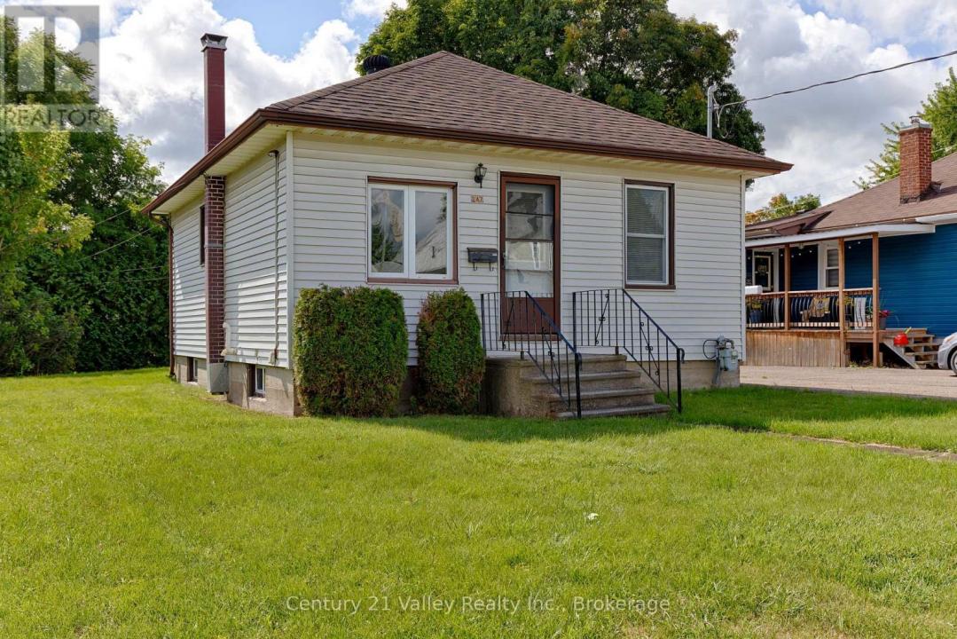 347 JOFFRE AVENUE, Renfrew, Ontario K7V 3L6, CANADÁ