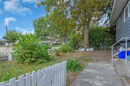 4210 17 AVENUE, Vernon, Colúmbia Britânica V1T 7K8, Canadá