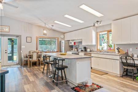 4061 SANTA ROAD, Scotch Creek, 不列顛哥倫比亞省 V0E 1M6, 加拿大