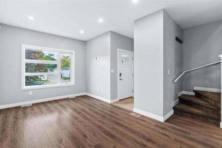 375 EDGEWOOD STREET, Winnipeg, מניטובה R2H 0Z8, קנדה