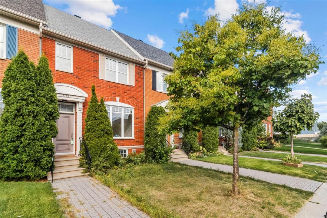 2102  Rue John-McCurdy, Montréal (Saint-Laurent), Quebec H4R 3H8, Kanada