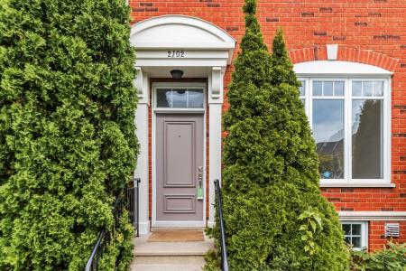 2102  Rue John-McCurdy, Montréal (Saint-Laurent), Quebec H4R 3H8, Kanada