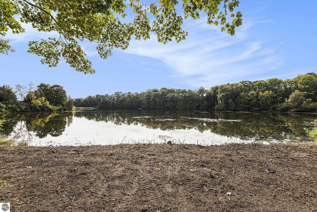 00 E Avondale Lane, Traverse City, Michigan 49684, USA