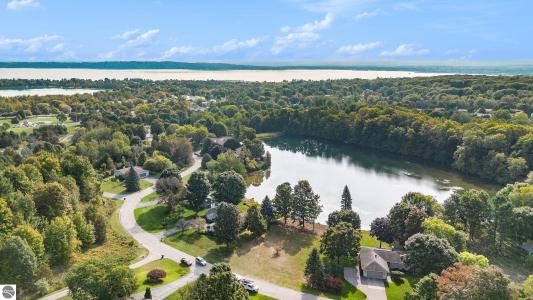 00 E Avondale Lane, Traverse City, Michigan 49684, USA