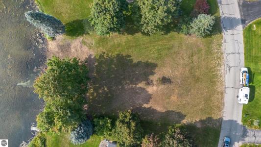 00 E Avondale Lane, Traverse City, Michigan 49684, USA