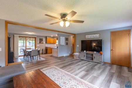 409 Elm Street, Sloan, 爱荷华州 51055, 美国