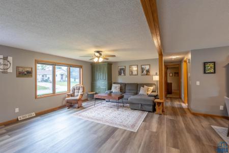 409 Elm Street, Sloan, 爱荷华州 51055, 美国