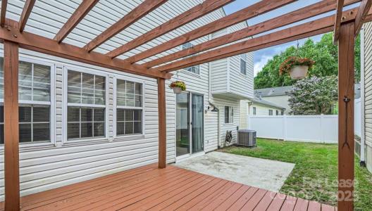 9104 Meadowmont View Drive, Charlotte, North Carolina 28269, HOA KỲ