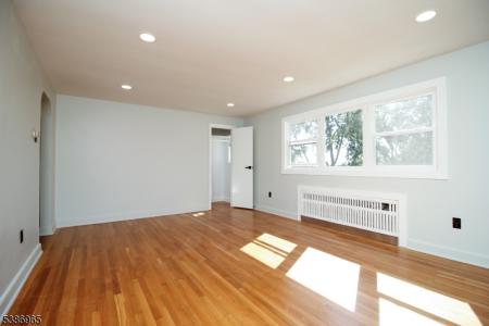 609 Leo St, Hillside Twp., ניו ג'רזי 07205-1728, ארצות הברית של אמריקה 