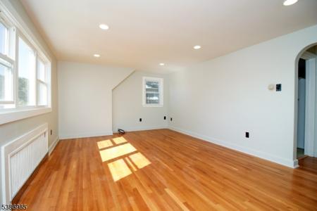 609 Leo St, Hillside Twp., ניו ג'רזי 07205-1728, ארצות הברית של אמריקה 