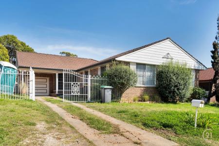 3 Kitava Place, Glenfield, NSW 2167, Australia