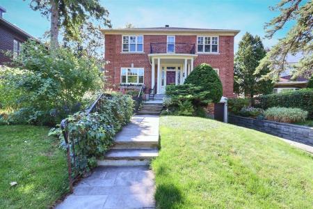 4850 Ch. Circle, Montréal (Côte-des-Neiges/Notre-Dame-de-Grâce), Квебек H3W 1Z4, Канада