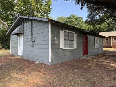 211 Garner Lane, Jacksonville, Texas 75766