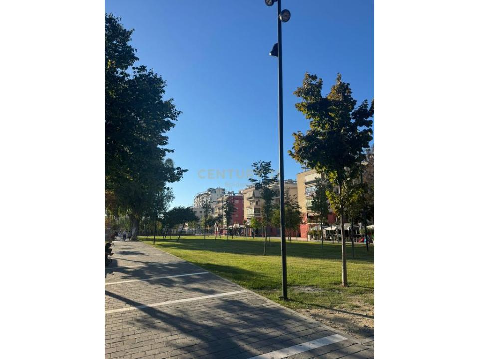 Stacioni i Trenit, Durrës, אלבניה