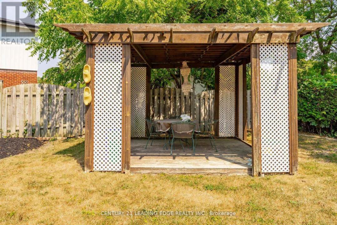 529 CARMAN COURT, Oshawa (donevan), Ontario L1H 6K5, CANADÁ