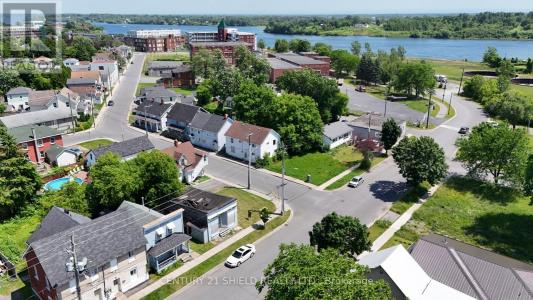 42-46 MARLBOROUGH STREET SOUTH, Cornwall, אונטריו K6H 3Z3, קנדה 