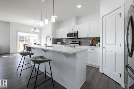 8647 97 AVENUE, Morinville, 阿尔伯塔 T8R 2S1, 加拿大