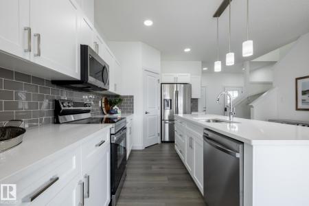 8647 97 AVENUE, Morinville, 阿尔伯塔 T8R 2S1, 加拿大