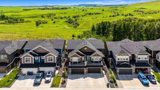75 FIRESIDE CRESCENT, Cochrane, Alberta T4C 2L4, Canada
