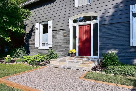 55 BROCK STREET E, Uxbridge, Ontario L9P 1M4, Canada