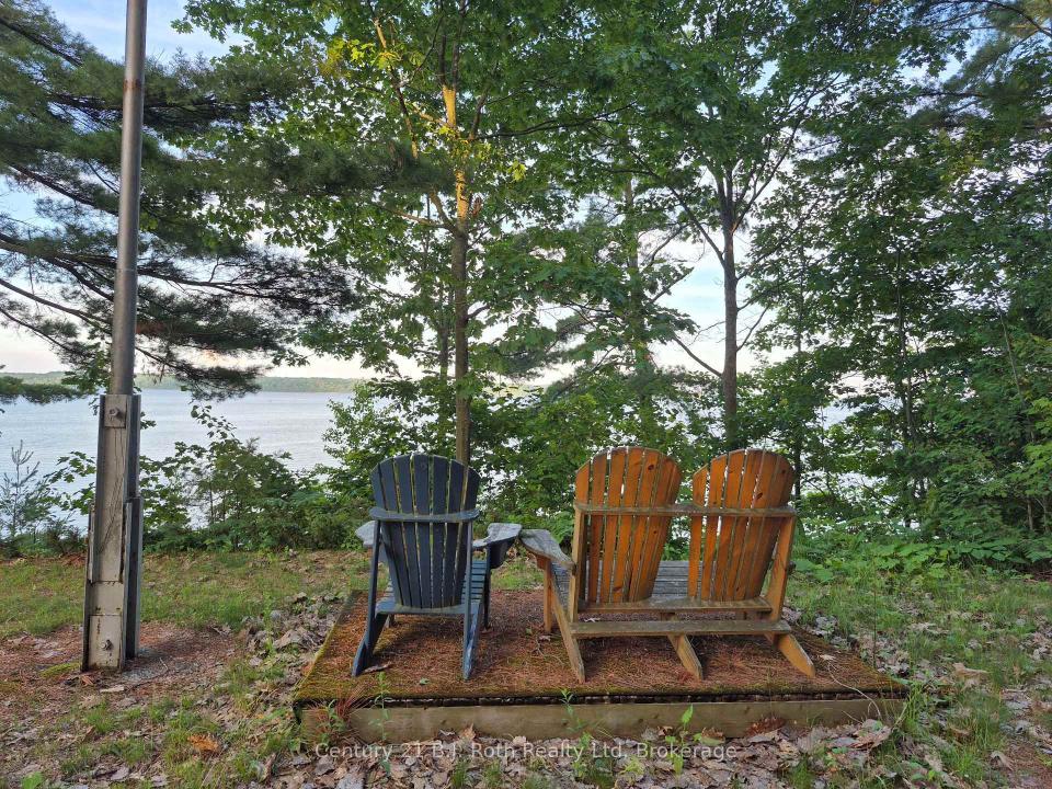 1379 CHAMPLAIN ROAD, Tiny, Ontario L9M 0C1, Canadá