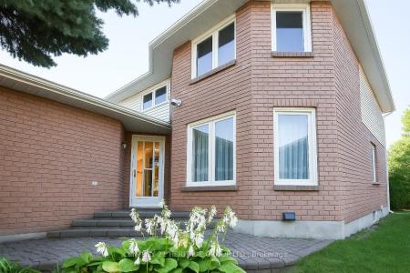 824 THORNTON ROAD N, Oshawa, 安大略省 L1J 7N2, 加拿大