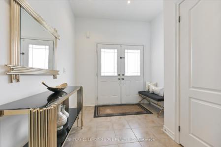 18 KERR LANE, Aurora, Ontario L4G 0E5, Canada