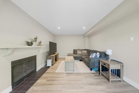 416 SCOTTSDALE DRIVE, Guelph, Ontario N1G 2Z8, Canada