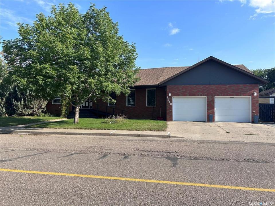 2550 CARDINAL CRESCENT, North Battleford, Saskatchewan S9A 3W9, Canada